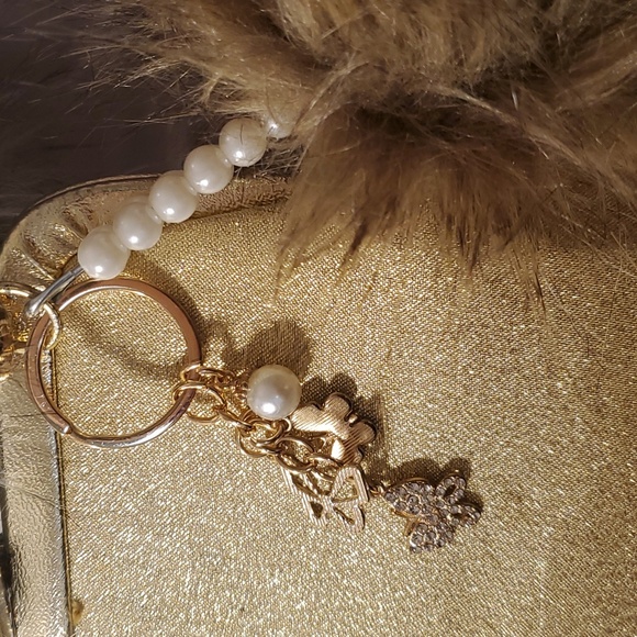 Amercan Vintage Metallic Golden Evening Top Lock Purse with Fur Accessories - Picture 2 of 8